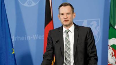 «Сами создали себе проблемы»: ведущий немецкий вирусолог раскритиковал действия правительства