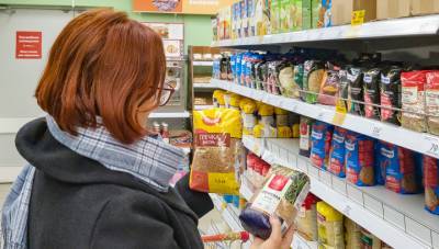 Жители России стали чаще выбирать дешевые товары и продукты