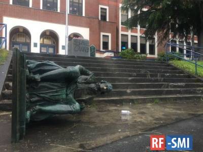 В городе Портленд активисты снесли памятник Томасу Джефферсону