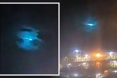 В Австралии очевидца засняли в небе гигантский астероид размером в шесть футбольных полей