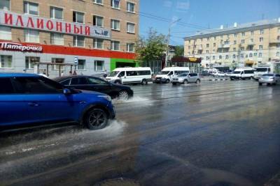 В Туле улицу Октябрьскую заливает вода