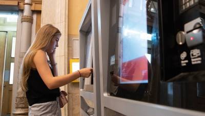 Автоматы по продаже масок исчезнут из метро Петербурга до конца недели