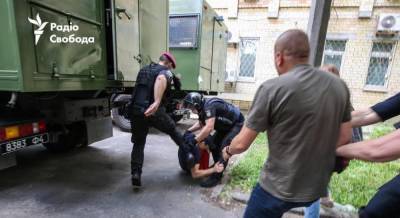 Стычки возле суда в Киеве: полицейских обвинили в избиении ветерана войны