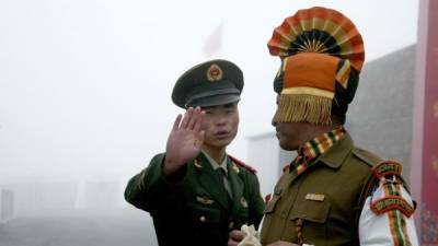 Трое индийских военнослужащих погибли в столкновении на границе с Китаем