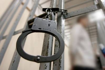 В Чебоксарах мужчина ворвался в квартиру к 14-летней девочке и изнасиловал ее