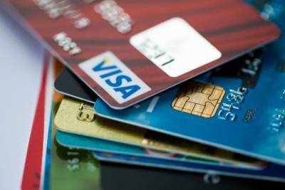 Россияне массово перестали платить долги по кредитным картам