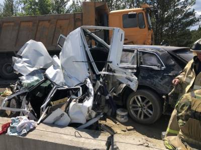 Два человека погибли. В Челябинской области на трассе М-5 грузовик без тормозов протаранил пять машин