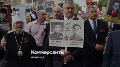 Аксенов передумал отменять парад в Симферополе после консультации с Минобороны