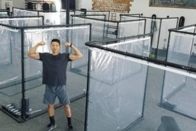 В Калифорнии создали специальные спортзалы с кабинками, чтобы уберечь людей от коронавируса