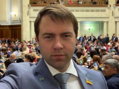 Место Ткаченко в «Слуге народа» занял бывший судья Денис Маслов