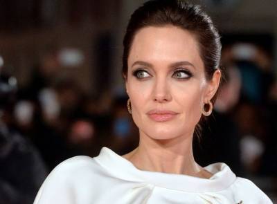 Желая защитить детей Анджелина Джоли прячет свои эмоции