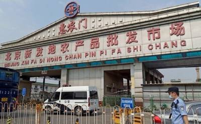 Власти Пекина ограничили выезд из города после новой вспышки коронавируса