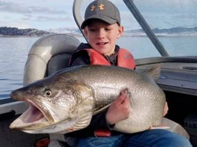 Десятилетний мальчик поймал 19-килограммовую форель