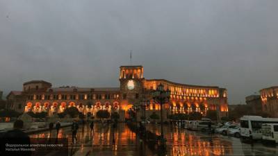 Полиция Еревана задержала 150 человек у здания парламента