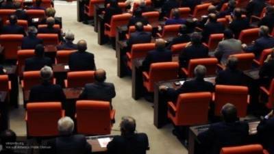 Полиция Армении задержала 150 человек у здания парламента
