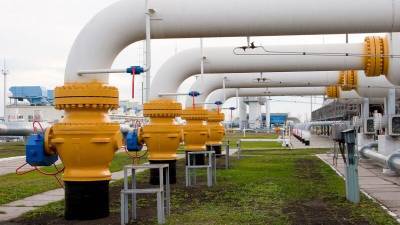 "Газпром" демонтирует идущий на Украину трубопровод