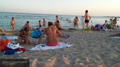 Толпа на пляже в Сочи попала на видео