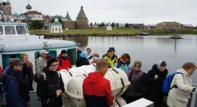 Туристы собираются ехать на Соловки через Карелию, но на остров их не пустят