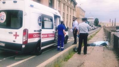 ВИДЕО: Мотоциклист сбил пешехода в Петербурге.