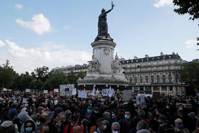 Радикалы пришли на акцию протеста медиков в Париже и учинили беспорядки
