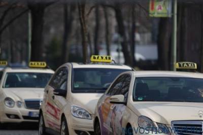 Водителям такси автоматически продлят разрешение на перевозку пассажиров
