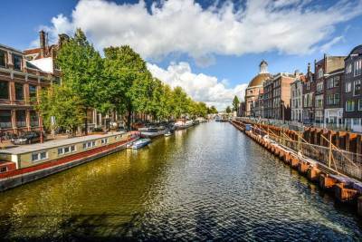 Городской совет Амстердама собирает подписи за ограничение числа туристов