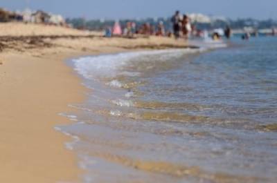 Сенатор: отдыхающим на пляжах в Крыму носить маски не обязательно