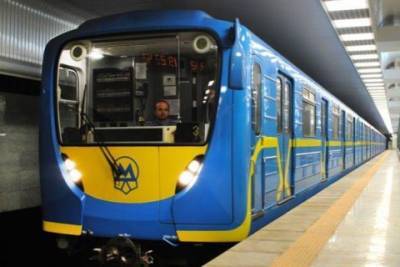В Киеве в метрополитене мужчина проник в тоннель
