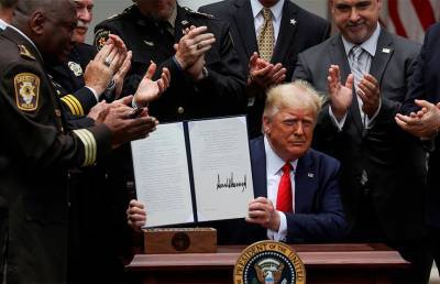 Трамп подписал указ о реформе американской полиции