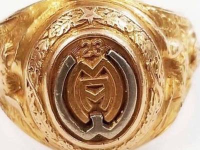 Мужчина нашел золотое кольцо, потерянное почти 100 лет назад