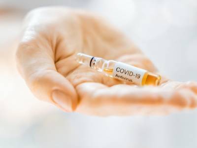 Российский минздрав разрешил испытания вакцины от коронавируса на людях