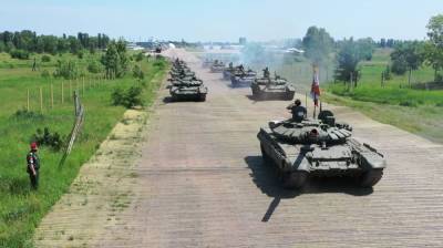 Военные начали репетировать парад Победы в Воронеже