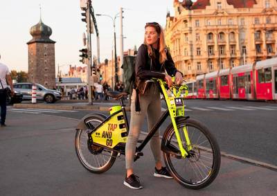 В Праге заработал прокат электрических велосипедов