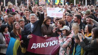 Фракция Порошенко начала сбор подписей за отставку правительства
