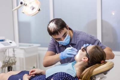 Скидку 50% на коронки, виниры и другие зубные протезы подарит клиника «ВиваДент» в Чите