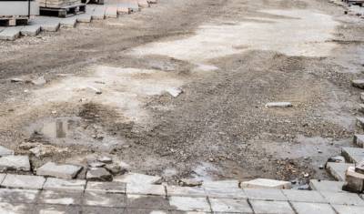 В Тюмени продолжают ремонт большого двора на 50 лет ВЛКСМ