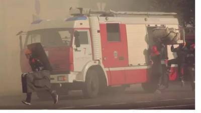 Спасатели почти четыре часа тушили горящую дачу в Ленобласти