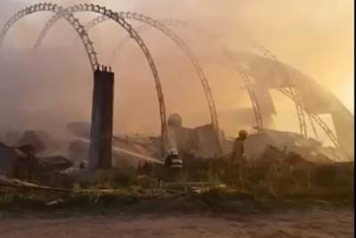 В Рыбинске потушили крупный пожар в промзоне