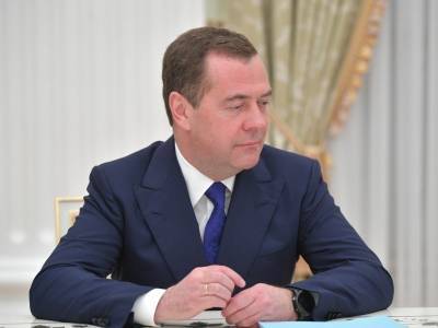 Медведев рассказал о "вынужденном" сотрудничестве с государствами из-за ковида