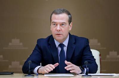 Медведев прогнозирует давление глобальных факторов на финрынок России к 2021 году