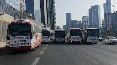 Видео: десятки автобусов перекрыли шоссе Аялон в Тель-Авиве