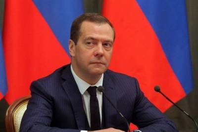 Медведев заявил о тройном ударе по российской экономике