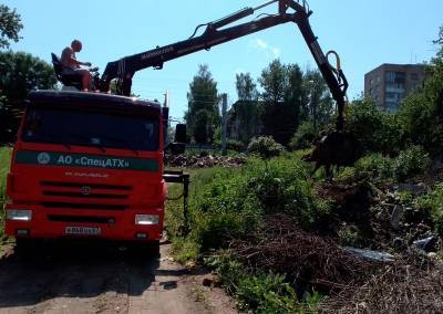 В Промышленном районе Смоленска ликвидируют свалку в тысячу кубометров