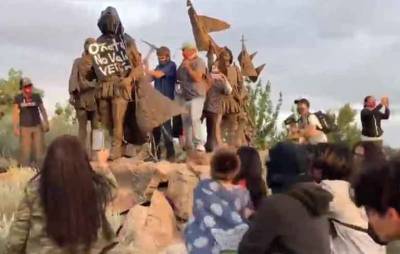 Гражданская самооборона открыла огонь по разрушителям памятников в Альбукерке