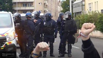 Полицейские ужесточили контроль после беспорядков во французском Дижоне