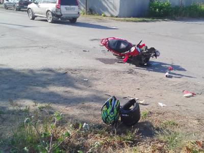 В Челябинской области водитель легковушки сбил катавшихся на скутере детей