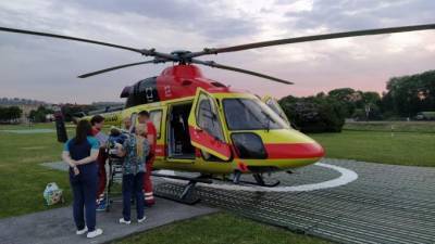 Вертолет санавиации спас трёх жителей Ленобласти