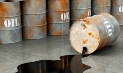 Нефть дешевеет после скачка цен накануне более чем на 3%