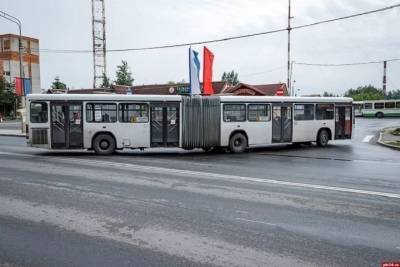 Автобусы в Пскове вынуждены нарушать правила из-за новой разметки