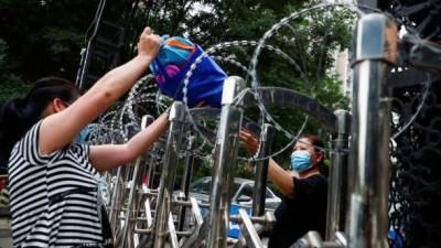 Пекин закрывается на карантин из-новой вспышки коронавируса, выезд из города запрещен